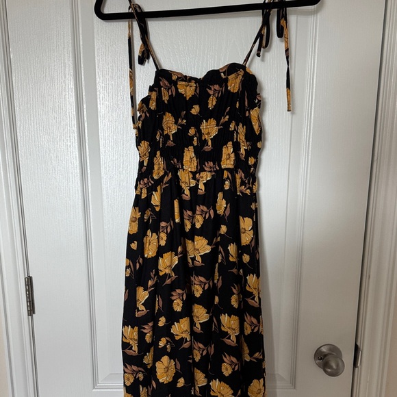 Forever 21 Black and Yellow Floral Maxi Dress - Picture 7 of 7